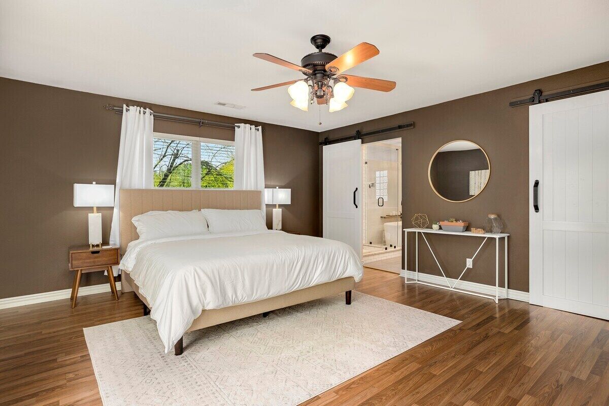 6 chambres, fer et planche à repasser, Wi-Fi, draps fournis