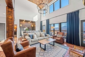Smart TV, fireplace, Netflix, Hulu