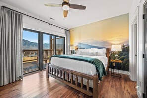 7 bedrooms, iron/ironing board, free WiFi, bed sheets - Lg Groups •EPIC view •hot tub •fire pit •pool table •luxury •The Lodge (Gatlinburg)