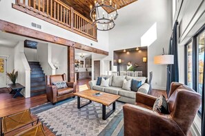 Smart TV, fireplace, Netflix, Hulu