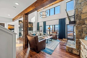 Smart TV, fireplace, Netflix, Hulu