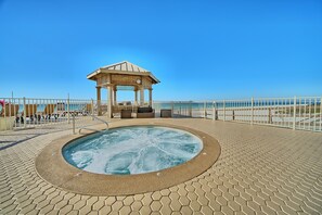 Terrace/patio - POOLIDE CAFE-HOT TUB-BEACH CHAIRS INCLUDED-3 UNITS SIDE BY SIDE 503,504,505,506  (Panama City Beach)