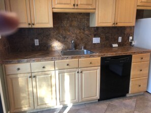 Jääkaappi, mikroaaltouuni, uuni, pakastin