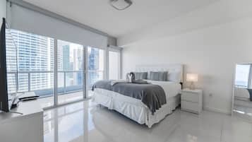 1 habitación, tabla de planchar con plancha, wifi gratis y ropa de cama