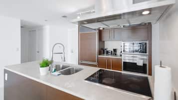 KĂŒhlschrank, Mikrowelle, Ofen, Herdplatte