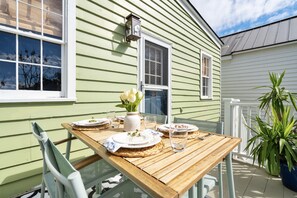 Outdoor dining - The Charleston Suites: The Emerson Suite (Charleston)