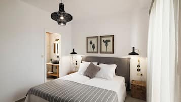 8 bedrooms, in-room safe, iron/ironing board, free WiFi