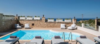 Zen luxury home,pool,Near beach & amenities