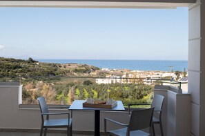 Outdoor dining - Zen luxury home,pool,Near beach & amenities (Nea Magnisia)