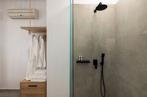 Bathtub, hair dryer, towels, shampoo