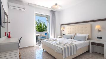 1 bedroom, in-room safe, iron/ironing board, free WiFi