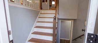 ROOMY!, pet friendly, fenced backyard.