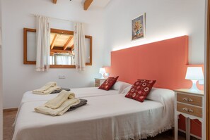 3 chambres, fer et planche à repasser, accès au Wi-Fi (inclus)