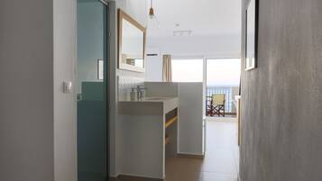 Junior Room, Sea View | Bathroom | Shower, hair dryer, towels, soap
