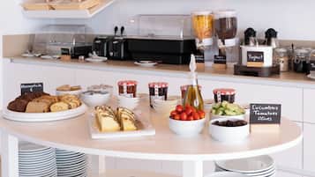 Petit déjeuner buffet (10 EUR par personne)