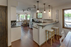 Fridge, microwave, oven, stovetop - Protected Channel, Swimming, Fishing from Dock (Crosslake)