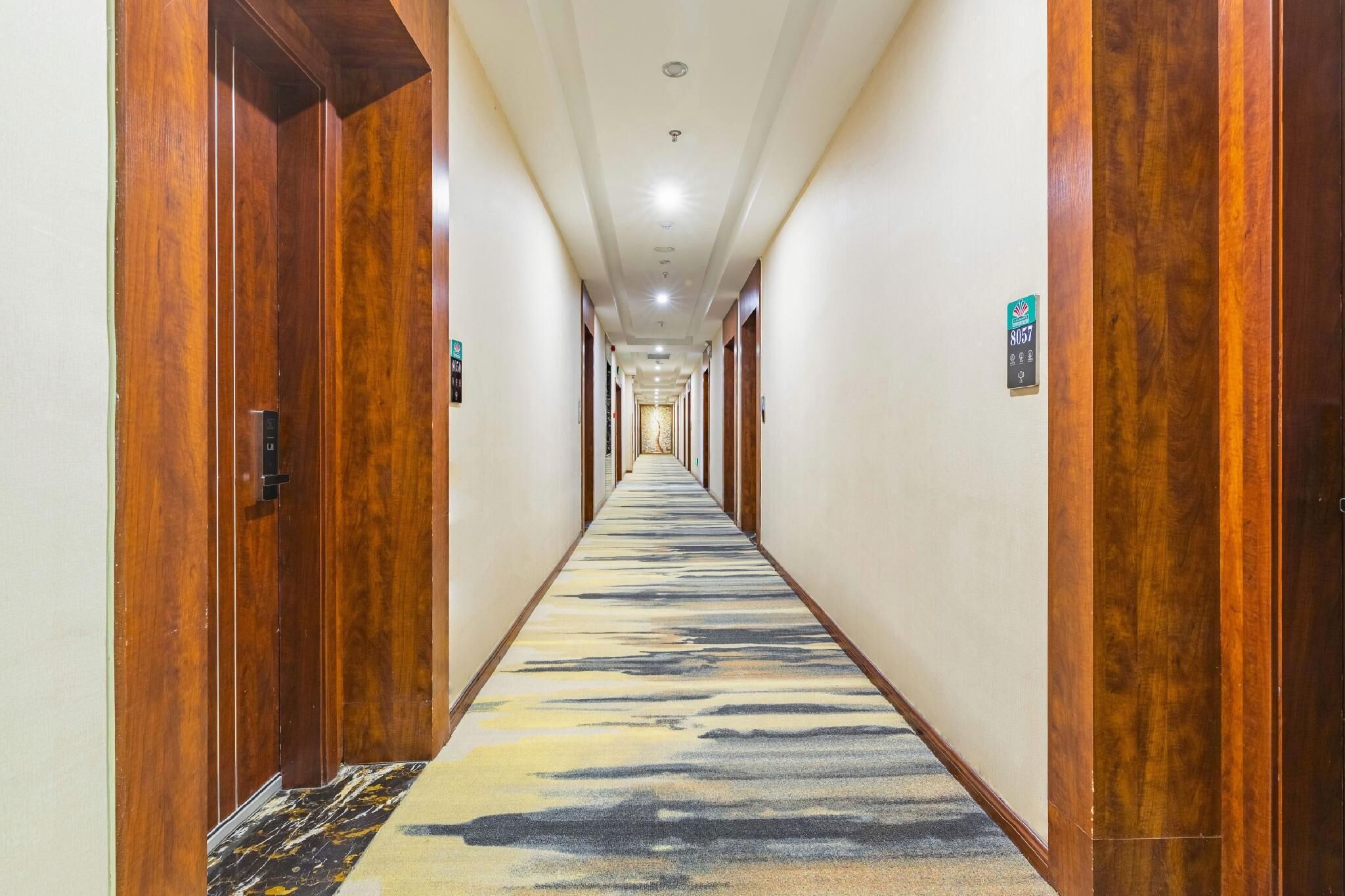 المنشأة من الداخل