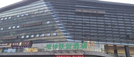 المنشأة من الخارج