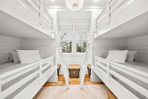 6 camere, ferro/asse da stiro, Wi-Fi gratuito, lenzuola