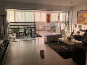 Smart-TV, Tischtennisplatte