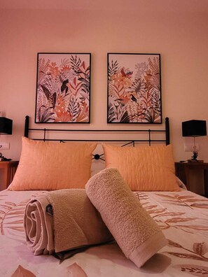 3 chambres, fer et planche à repasser, lit parapluie, Wi-Fi gratuit