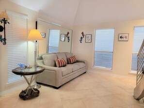 TV - 4 MINUTES WALK TO BEACH - PET WELCOME - PRIVATE POOL - FENCED BACKYARD  (Santa Rosa Beach)