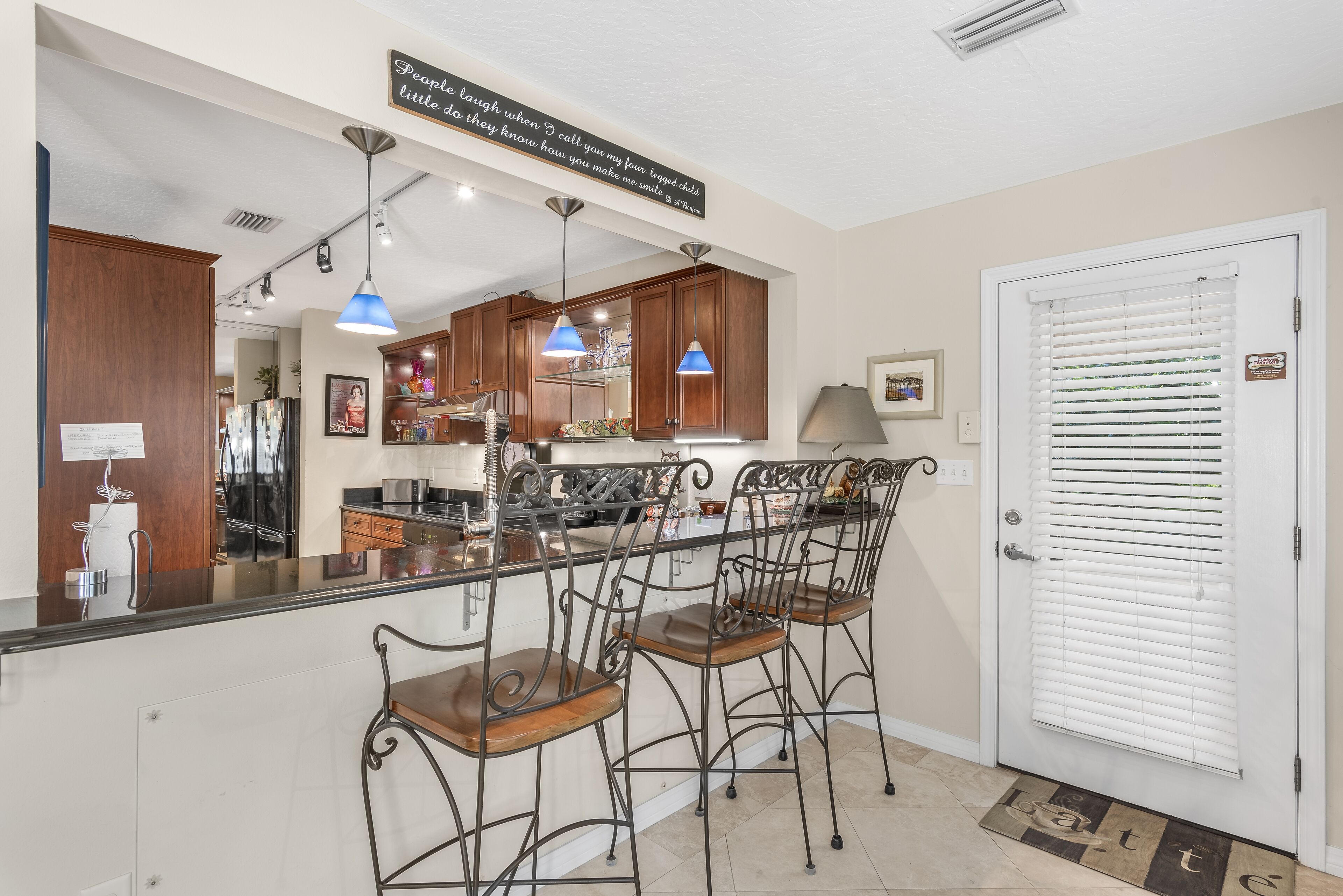 Kylskåp, mikrovågsugn, ugn och spishäll