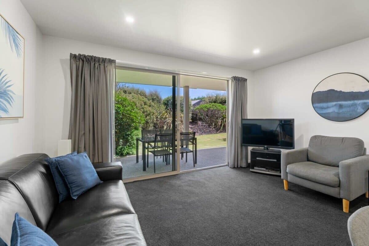 TV, DVD player, offices