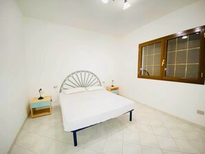 2 bedrooms, iron/ironing board