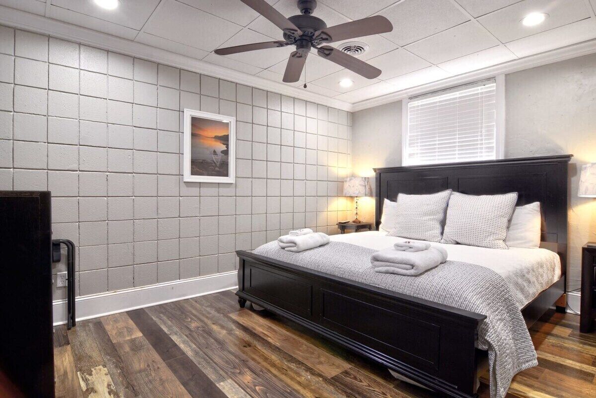 2 habitaciones, tabla de planchar con plancha, wifi y ropa de cama 