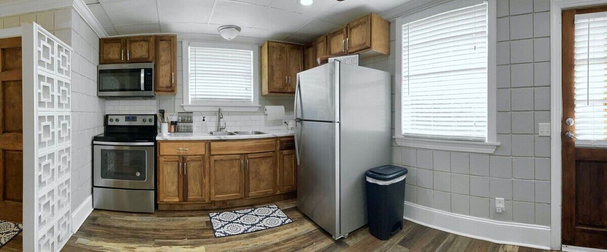 Jääkaappi, mikroaaltouuni, uuni, liesi