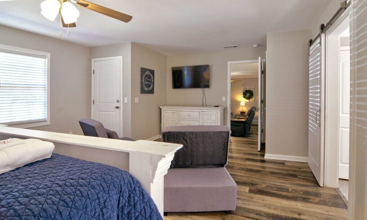 3 habitaciones, tabla de planchar con plancha, wifi y ropa de cama 