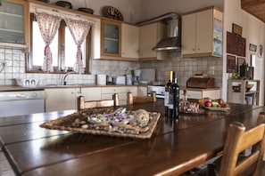 Refrigerador, horno, placa de cocina, lavavajillas