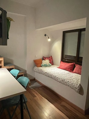 1 bedroom, iron/ironing board, travel cot, free WiFi - BestHomeStay-Parede Beach (Lisbon) (Parede)