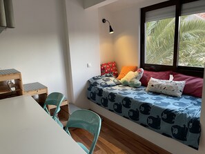 1 bedroom, iron/ironing board, travel crib, free WiFi - BestHomeStay-Parede Beach (Lisbon) (Parede)