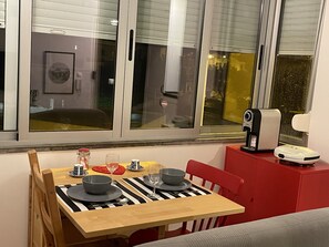 Dining - BestHomeStay-Parede Beach (Lisbon) (Parede)