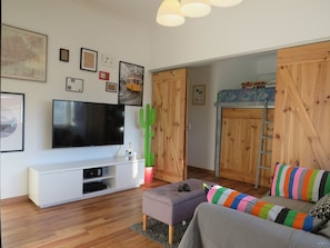 TV - BestHomeStay-Parede Beach (Lisbon) (Parede)