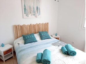 3 makuuhuonetta, silitysrauta/-lauta, ilmainen Wi-Fi, vuodevaatteet