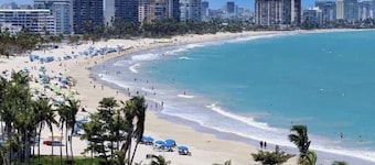 Tropical stay near Isla Verde beach, airport and main attractions