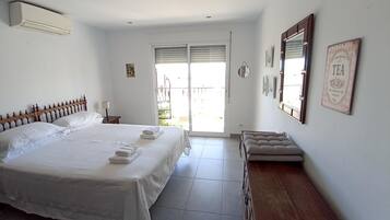 3 slaapkamers, een strijkplank/strijkijzer, reisbedje, gratis wifi