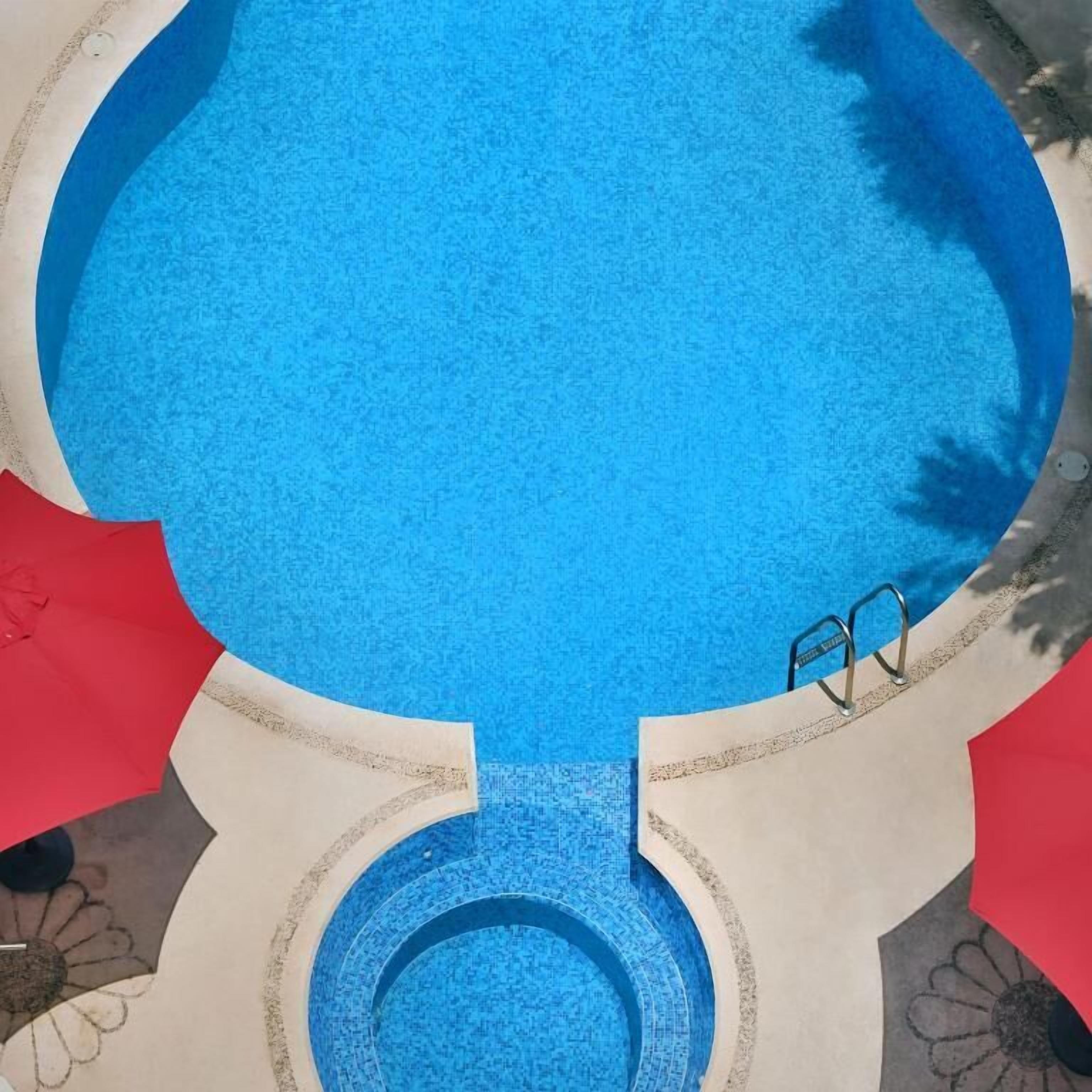 outdoor pool, pool loungers