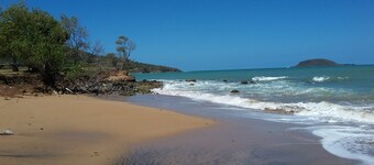 Villa Charly, Spacious, Sea view, quiet, close to beaches and Deshaies, Garden,
