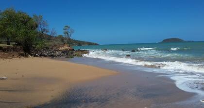 Villa Charly, Spacious, Sea view, quiet, close to beaches and Deshaies, Garden,