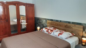 3 bedrooms, iron/ironing board, travel crib, free WiFi - Villa Charly, Spacious, Sea view, quiet, close to beaches and Deshaies, Garden, (Sainte-Rose)