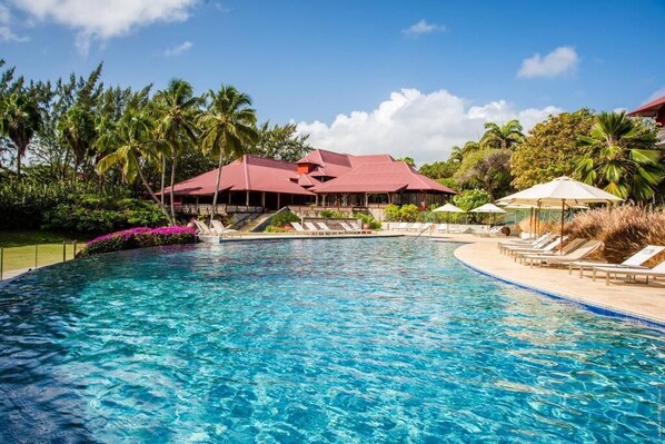 Outdoor pool, a heated pool - EAST KEYS Suite 127 Prestige: private pool, sea view, beach (Le François)