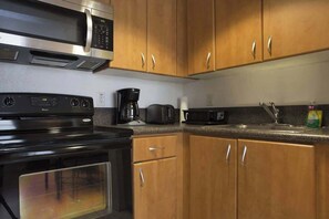 Fridge, microwave, oven, stovetop - 1 Bedroom 2 Blocks from the Ocean on Collins Ave (Miami Beach)