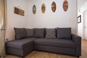 Smart TV, offices - 1 Bedroom 2 Blocks from the Ocean on Collins Ave (Miami Beach)