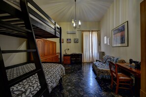 2 bedrooms, desk, free WiFi, bed sheets - MarGi House 1968 (Lecce)