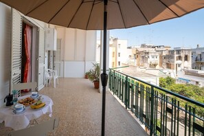 Outdoor dining - MarGi House 1968 (Lecce)