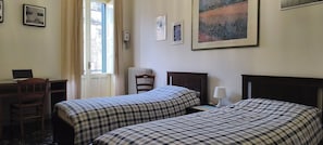 2 soveværelser, skrivebord, gratis Wi-Fi, sengetøj